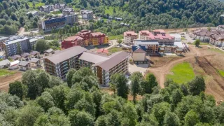 ბროლის რეზიდენცია 530 და 531