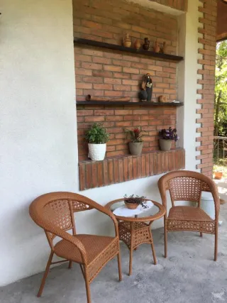 საოჯახო სასტუმრო გილოცავთ დღესასწაულს