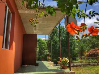 სასტუმრო სახლი ლეონიძე