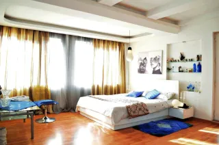 სასტუმრო სახლის ძველი კედელი