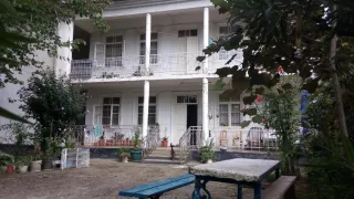 სასტუმრო სახლი პირველივეოდებული