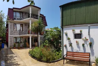 სასტუმრო სახლი რუსთაველი