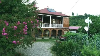 სასტუმრო სახლი ბობოტი