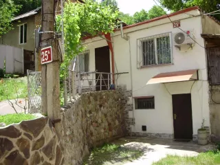 ბინა ერეკლე 25 ა -ში