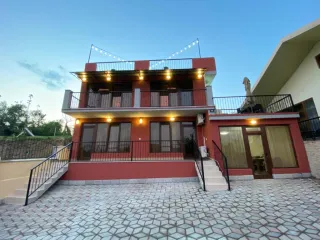 ტბის სახლი