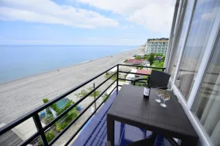 სასტუმრო ლაზური