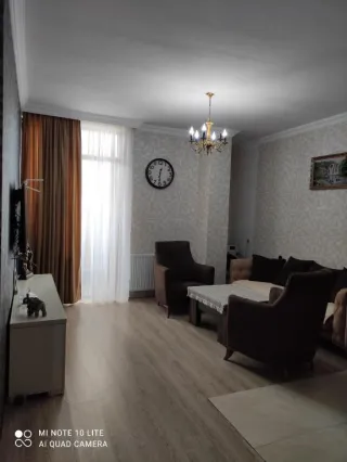 მეგის სახლში)