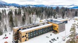 სასტუმრო ნიცაში, ოთახების მახლობლად, ბაკურიანის გორაკებში