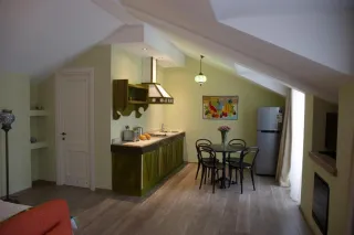 No12 ზიჩი სასტუმრო