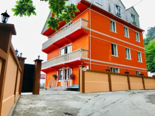 ნარინჯისფერი სახლი