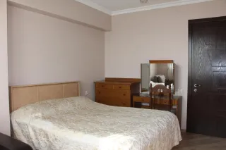 პირადი ოთახი აივნით