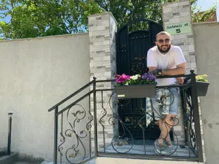 ბინა თეთრი ორქიდეა