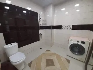 ქირავდება 3 ოთახიანი ნათელი, გამჭოლი ბინა -2 საძინებლითა და იზოლირებული სამზარეულოთი. (86 კვადრატი), ახალ კორპუსში, ვარ მეპატრონე