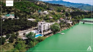 სასტუმრო აივანი