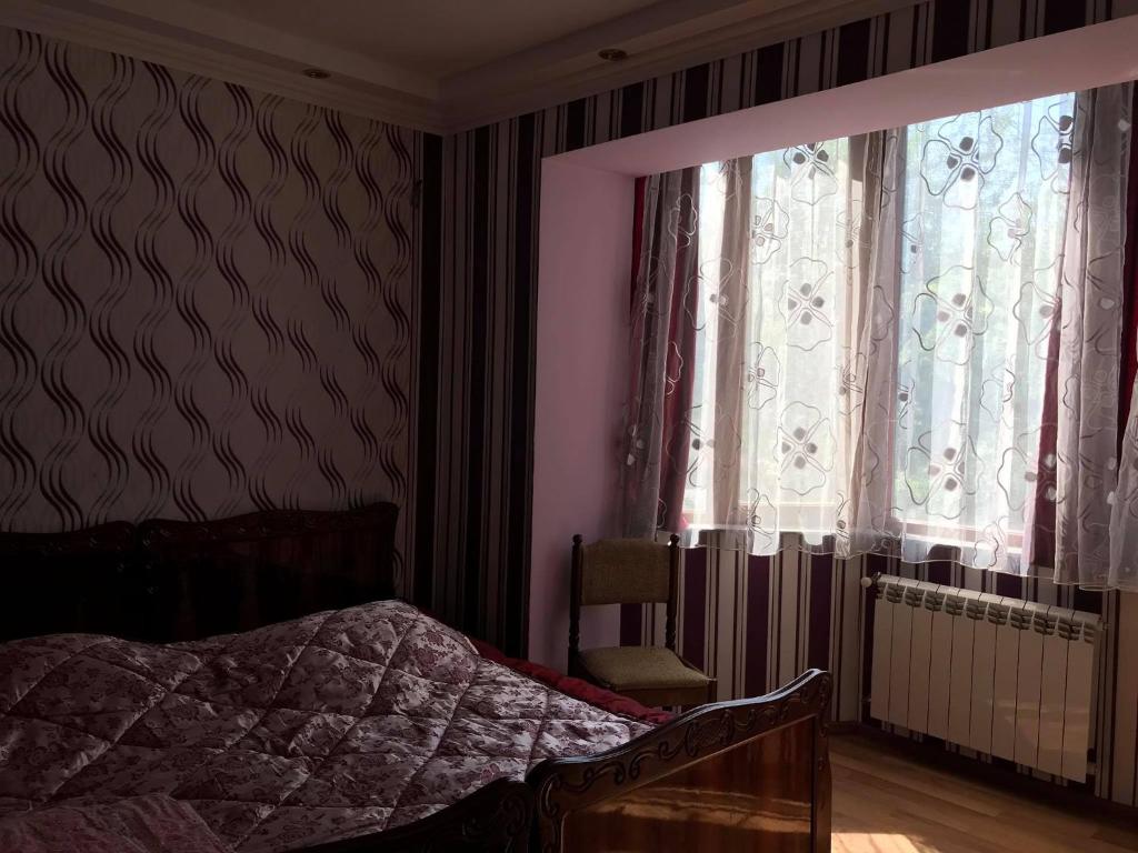 საქართველო, ქუთაისი, ბუხაიძის ქუჩა N33