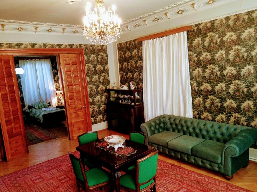 GREEN LUX GUESTHOUSE - Photo 15