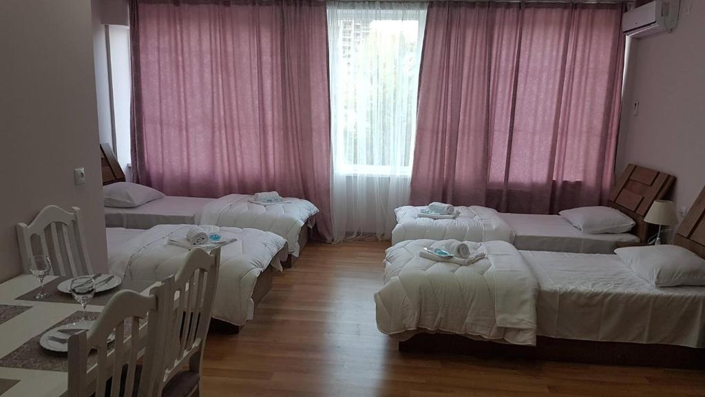 სასტუმრო კავკასუსი - Photo 2