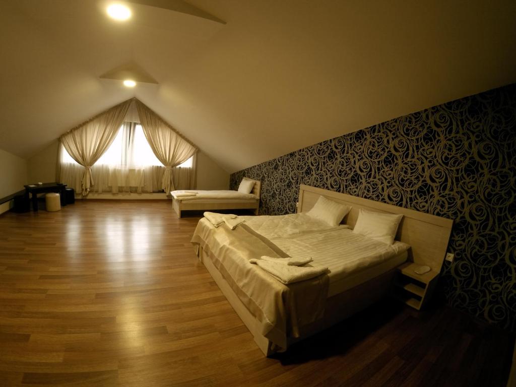 სასტუმრო იმპერია - Photo 1