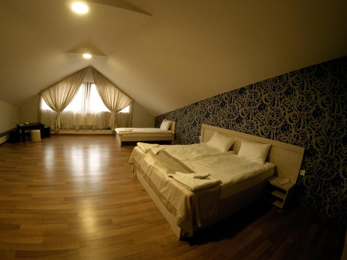 სასტუმრო იმპერია - Photo 11