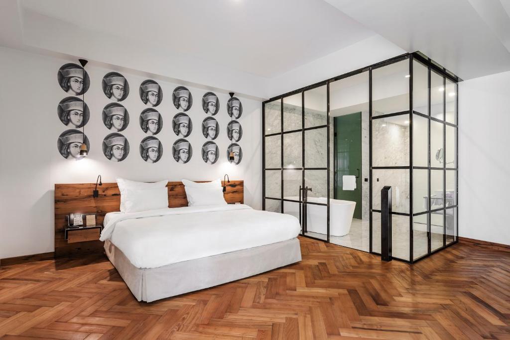 შოთა @ Rustaveli Boutique Hotel