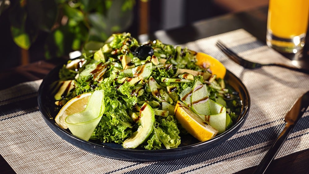 მწვანე სალათი ავოკადოთი