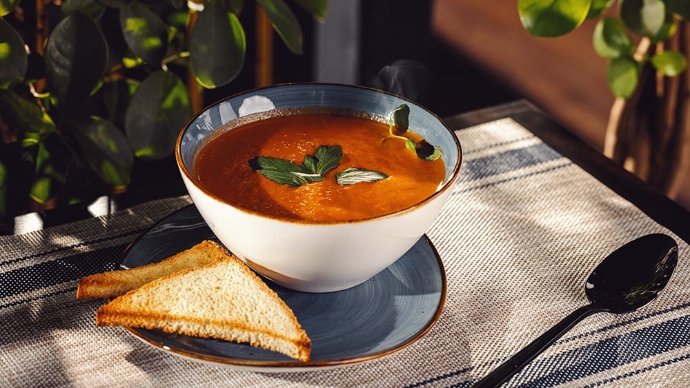 პომიდვრის წვნიანი პიტნით