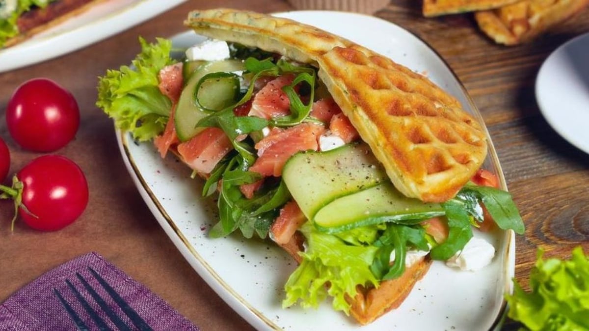 Waffle sandwich with salmon - Photo 27
