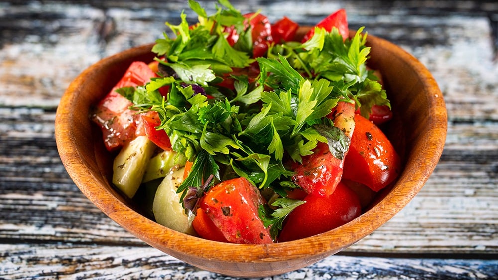 კიტრი და პომიდორის სალათი სეზონული  მწვანილით - Photo 28
