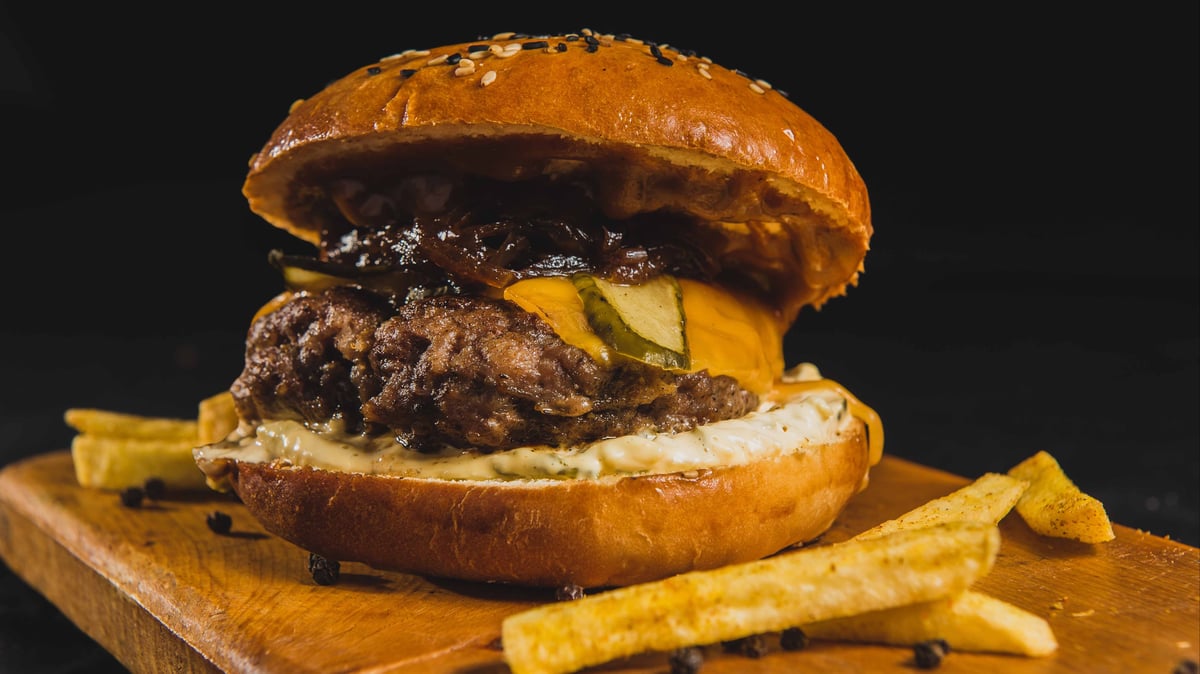 Cheddar Burger - Photo 21