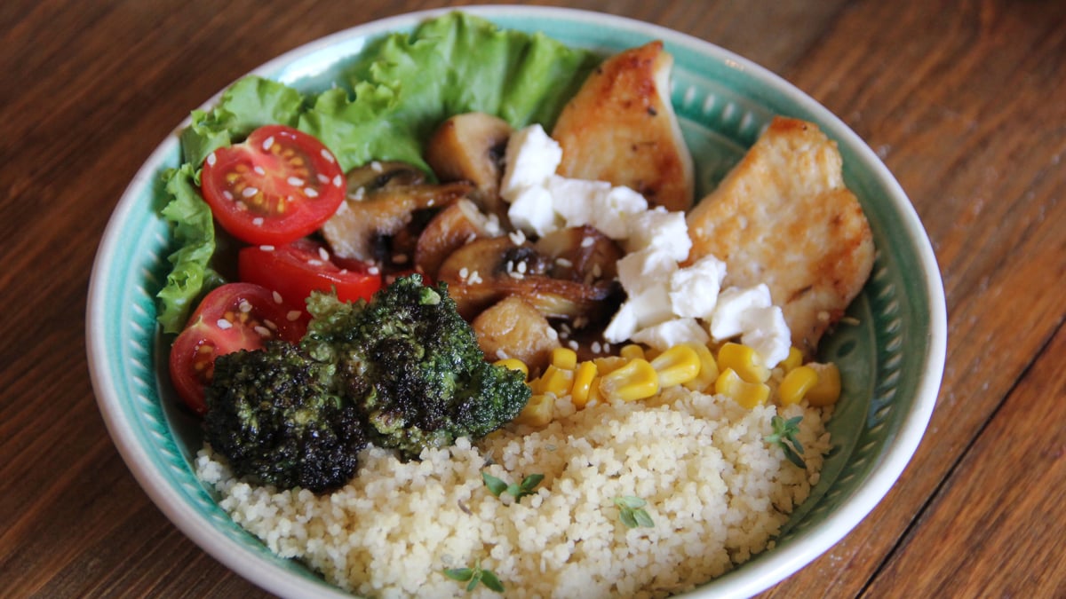 Chicken and couscous bowl - Photo 87