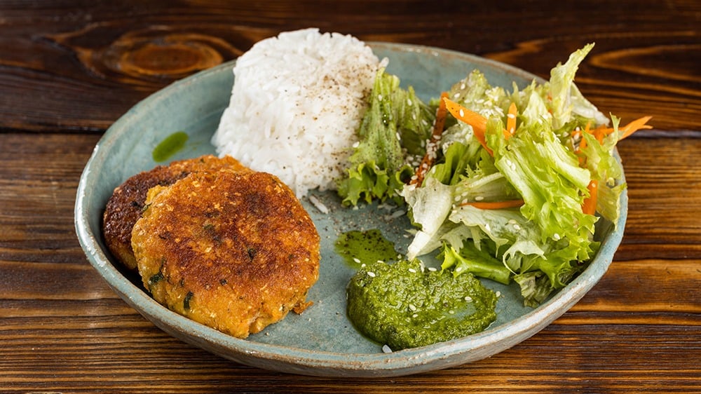 Lentil Chickpea Cutlet with Rice and Pesto Sauce - Photo 4