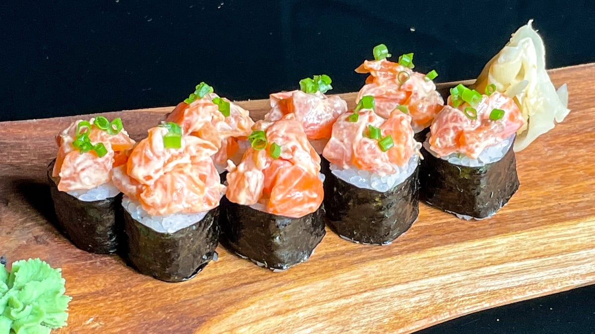 Tartar Roll with Salmon and Avocado - Photo 30