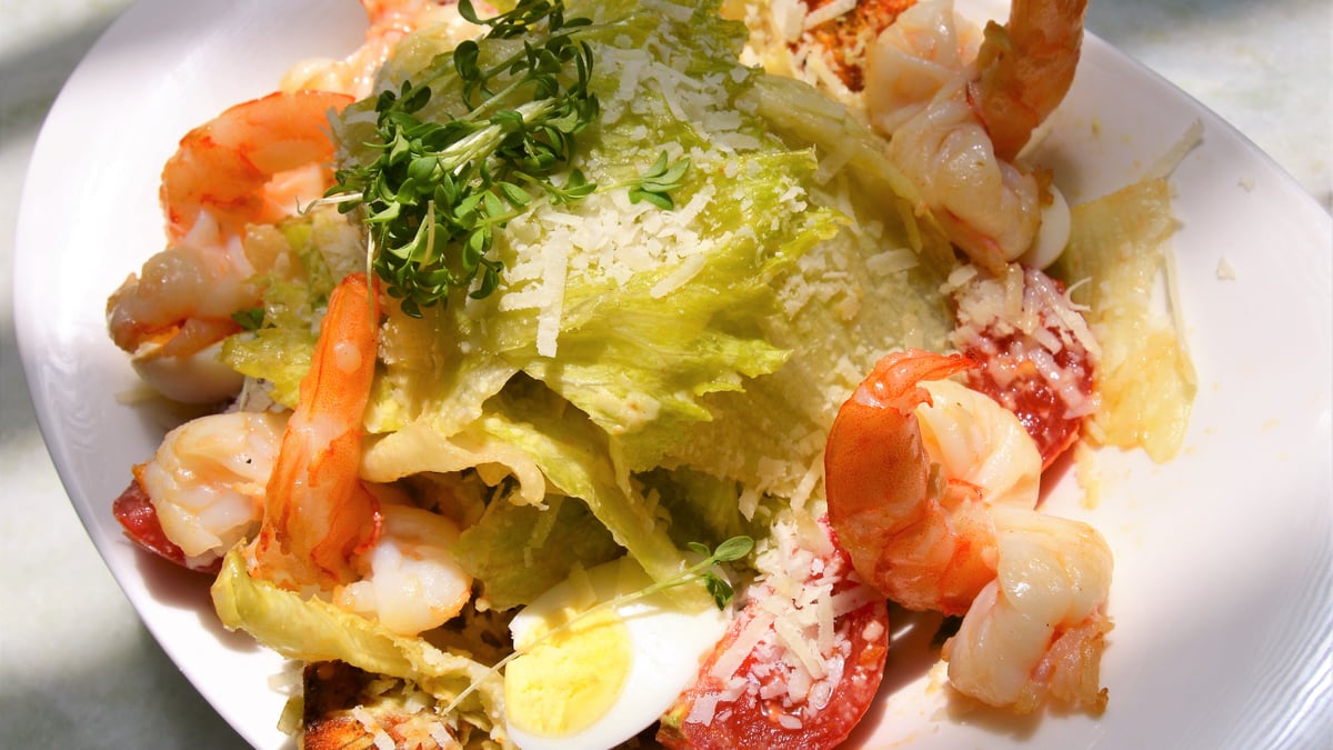 ცეზარი კრევეტებით  Cesar salad with shrimps - Photo 12