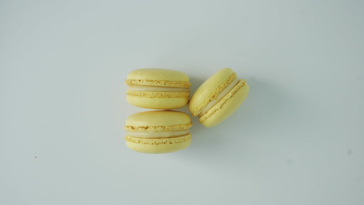 3pcs Lemon Macarons - Photo 1