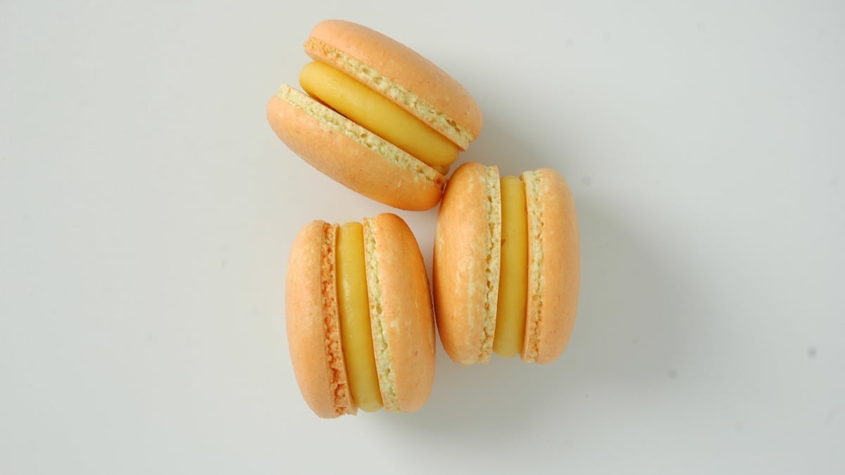 3pcs Mango  Passion Fruit Macarons - Photo 3