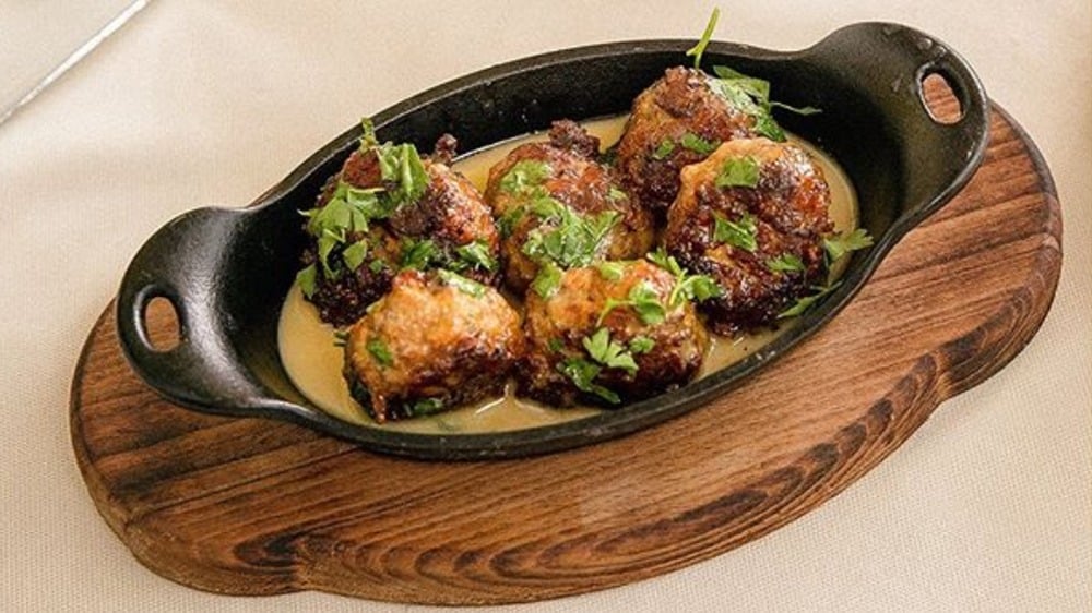 Veal Balls with Blue Cheese Sauce - Photo 18