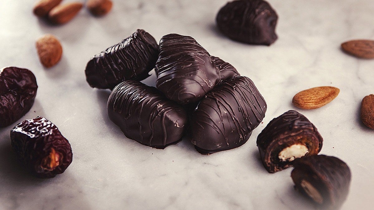 შავი შოკოლადი ფინიკით და ნუშით - Photo 15