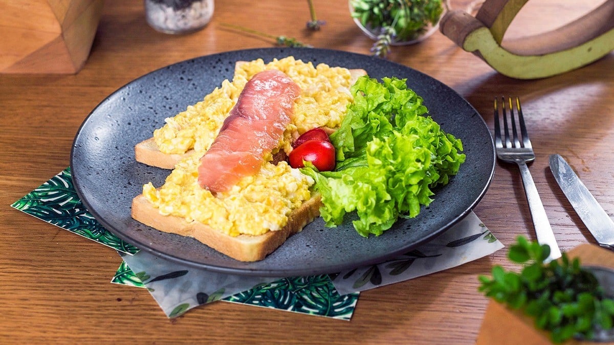 Scrambled Eggs with Salmon - Photo 2