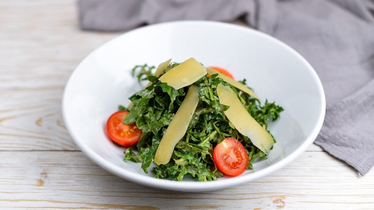Salad with Rocket Cherry and Parmesan
