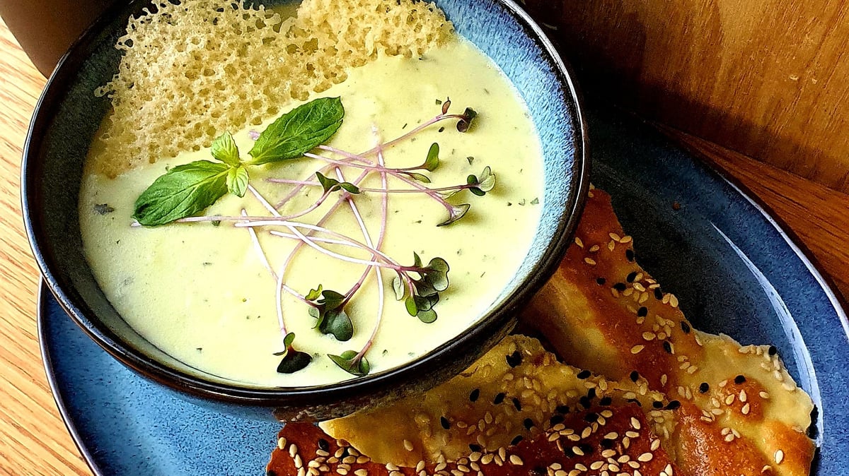 Creamy Broccoli cheese soup with mint - Photo 80